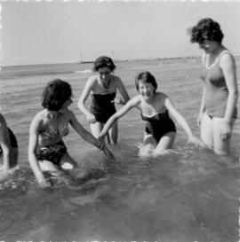 Ecole ménagère de Lhuis : voyage scolaire, "le plus beau de tout"! (Palavas, Carnon, Sè...