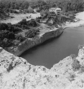 Ecole ménagère de Lhuis : voyage scolaire, le pont du Gard.